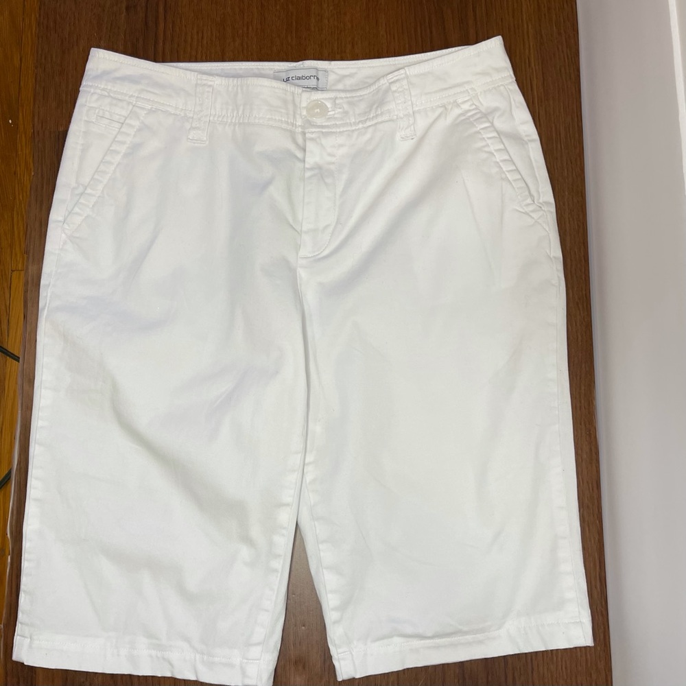 Liz Claiborne white Bermuda shorts size 6